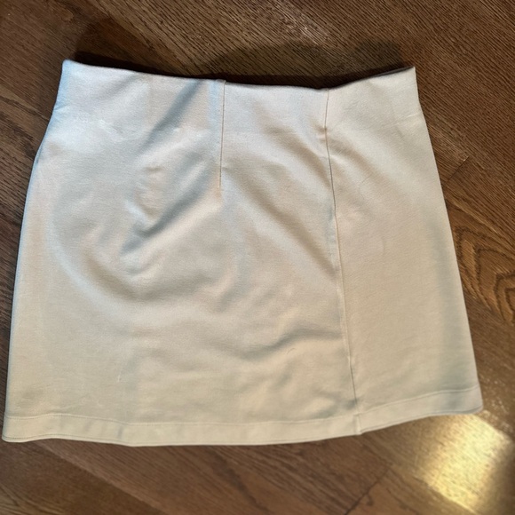 Mini skirt - Picture 2 of 3